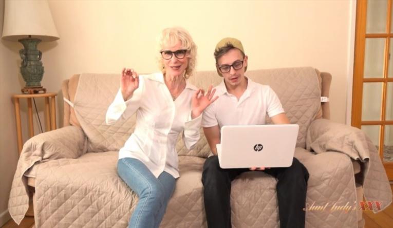 Dee Lite - Dee Lite Calls in Tech Support and Offers Alternative Payment Solution FullHD 1080p
