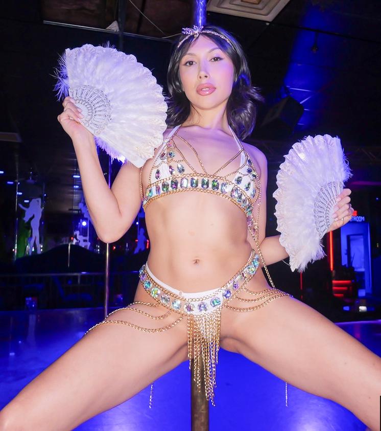 Penelope Woods - Showgirl Experience FullHD 1080p/HD 720p