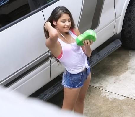 Zaya Cassidy - Teen Spinner s Wet T-Shirt Car Wash - SD/720p