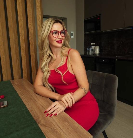 Mur Amoore - Horny Stepmom Trying To Check Stepson's Dick! Result Makes Her Getting An Orgasm! FullHD 1080p/HD 720p