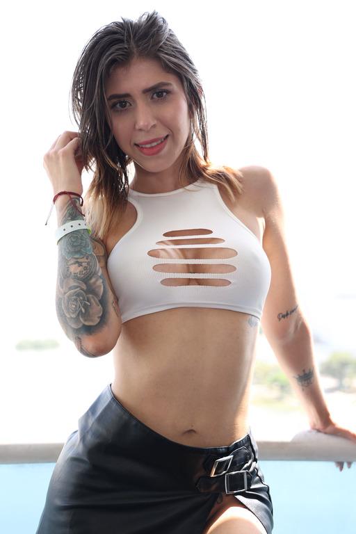 Sexy Anal queen Jazmine White doing double anal, double vaginal ,double penetration and footjob to three big studs with lots of Piss Drinking FullHD 1080p/HD 720p