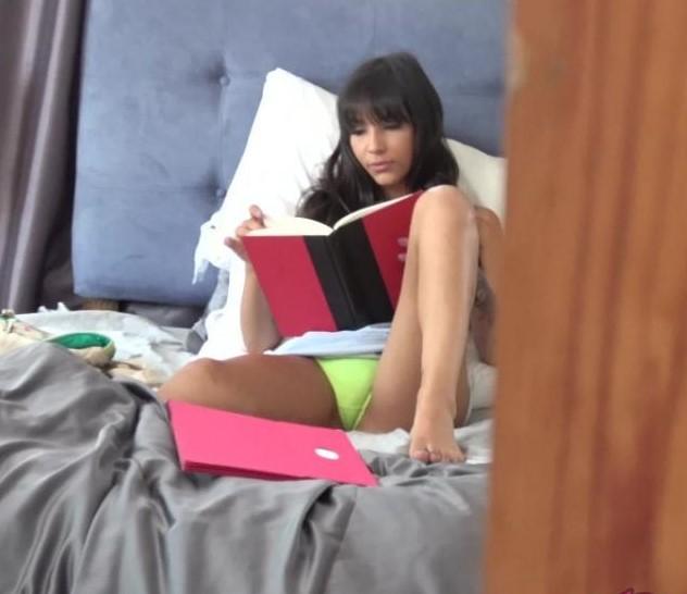 Kitty Carrera - Studying Sis Fantasy - SD/1080p